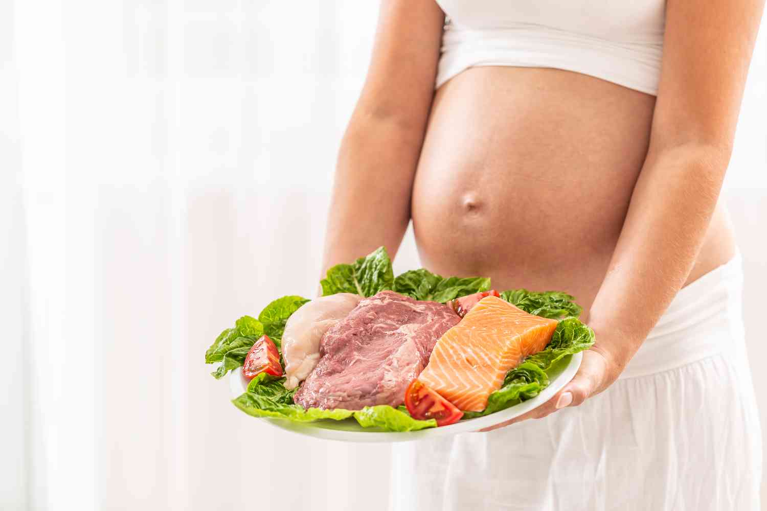 pregnant women and plate of fish