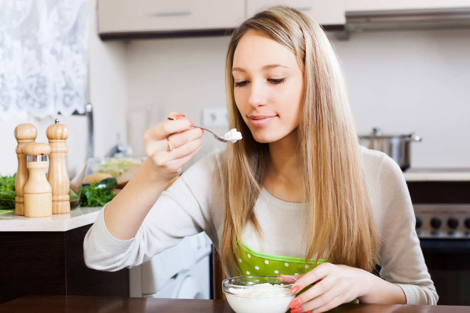 pregnant woman eating curd