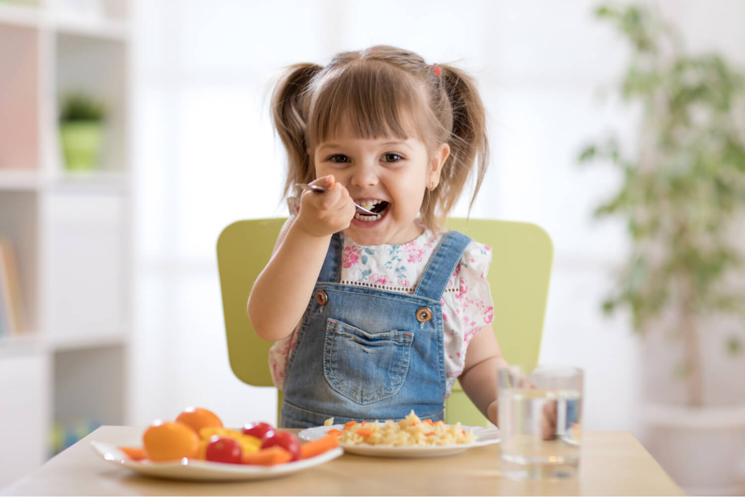 toddler eating healthy food to prevent anemia