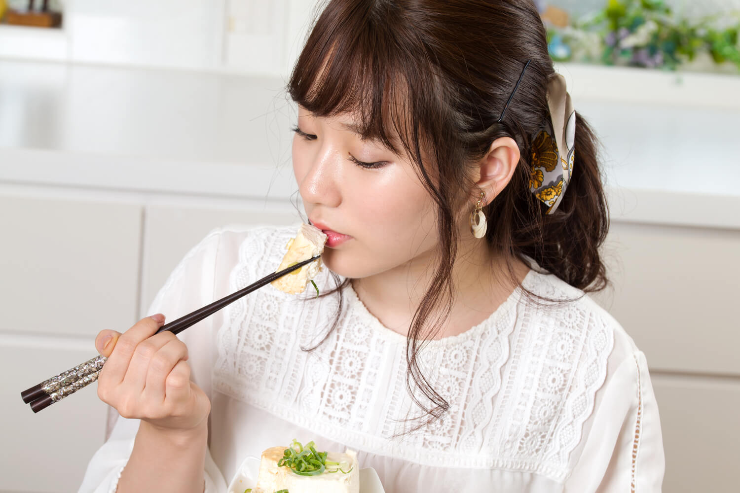 pregnant woman eating tofu