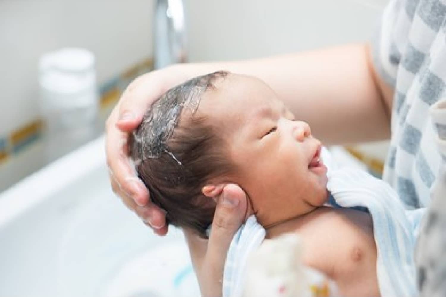 Newborn Baby Bath In The First 24 Hours Being The Parent