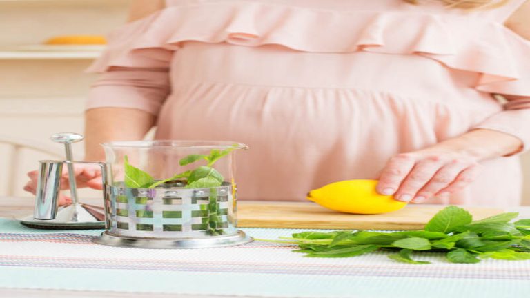 Is Lemon Water safe to drink in Pregnancy? - Being The Parent