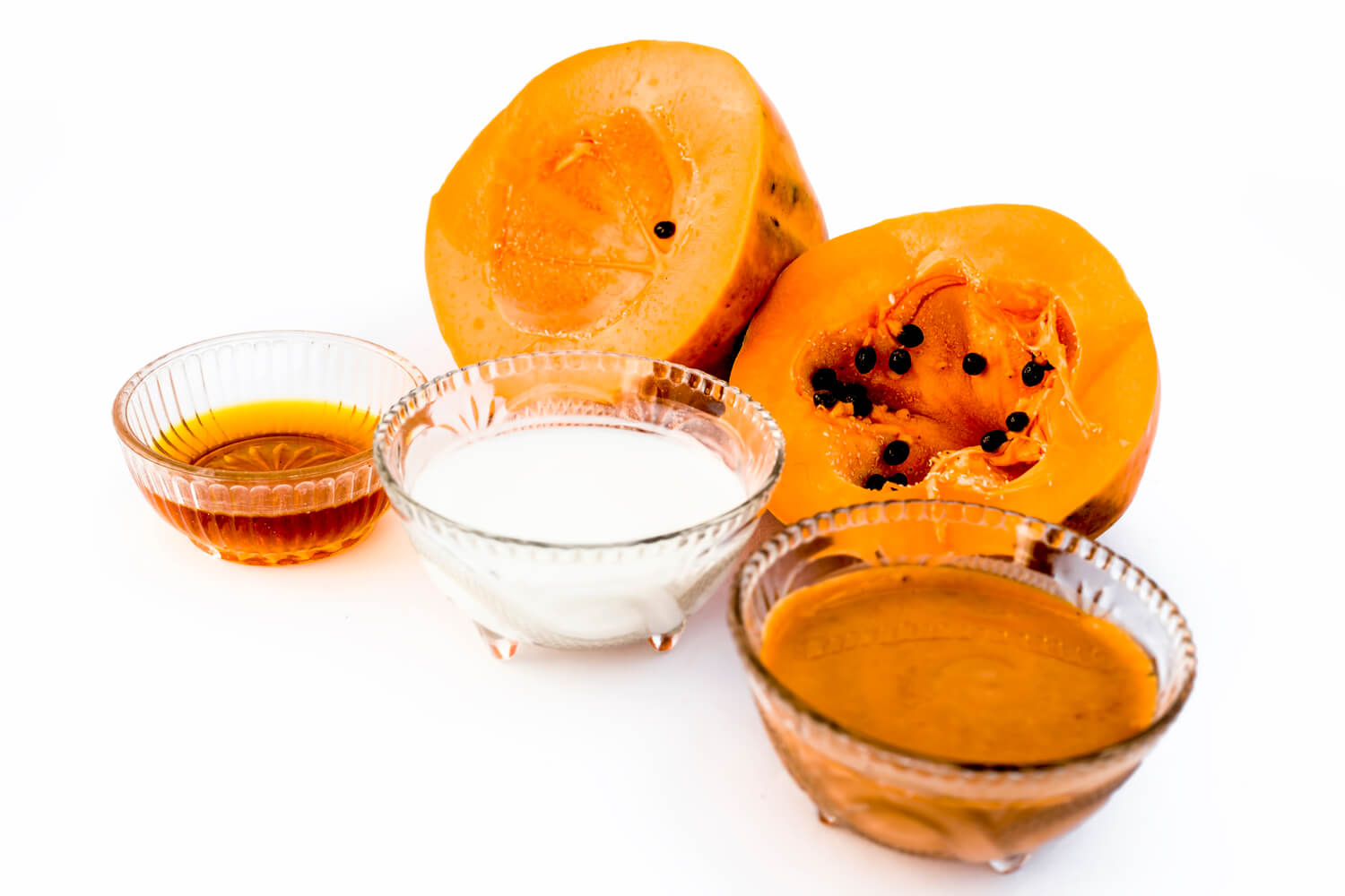 Papaya pulp face mask with milk and honey