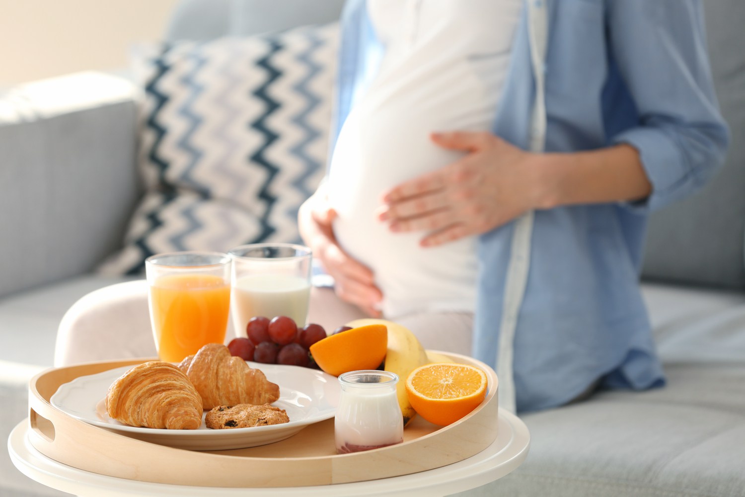 Pregnant woman having breakfast 