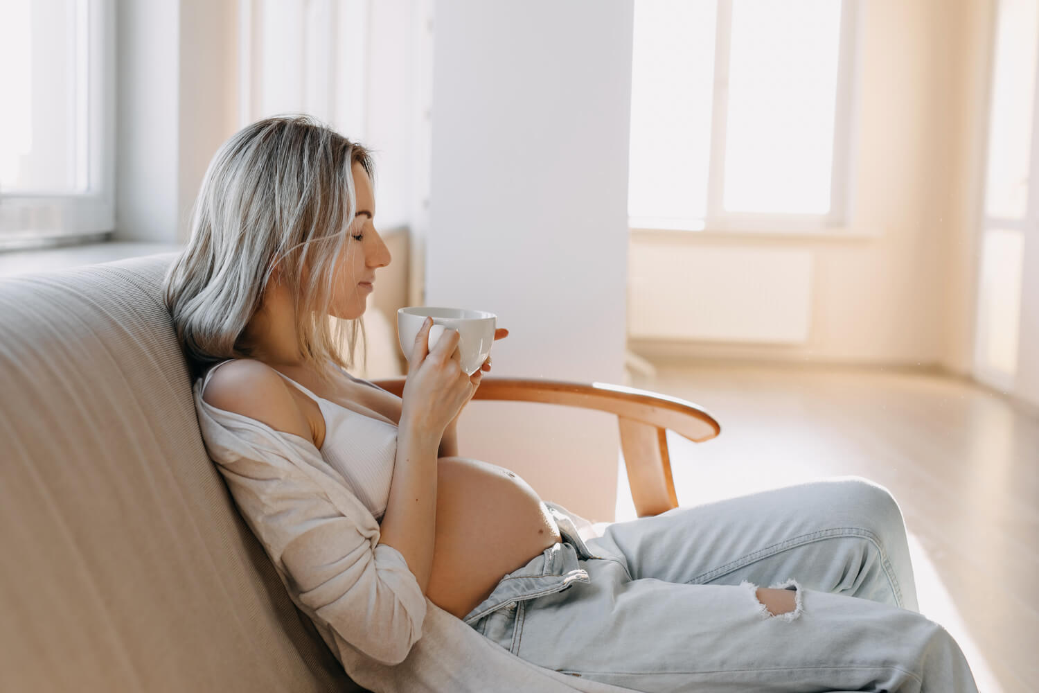 pregnant women having coffer