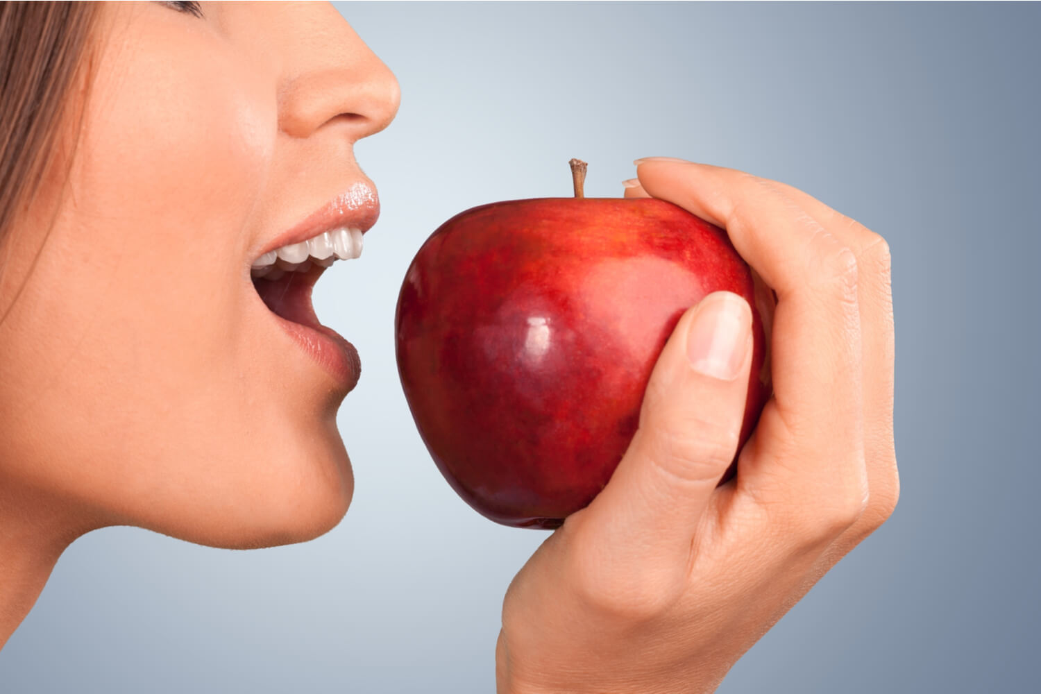 women eating apple