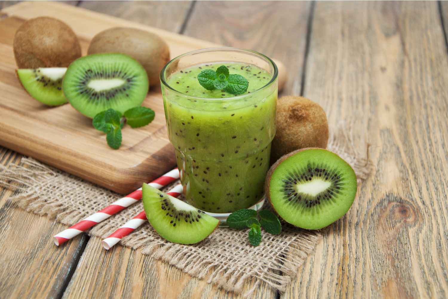 kiwi smoothie- Home Remedies For Vomiting During Pregnancy