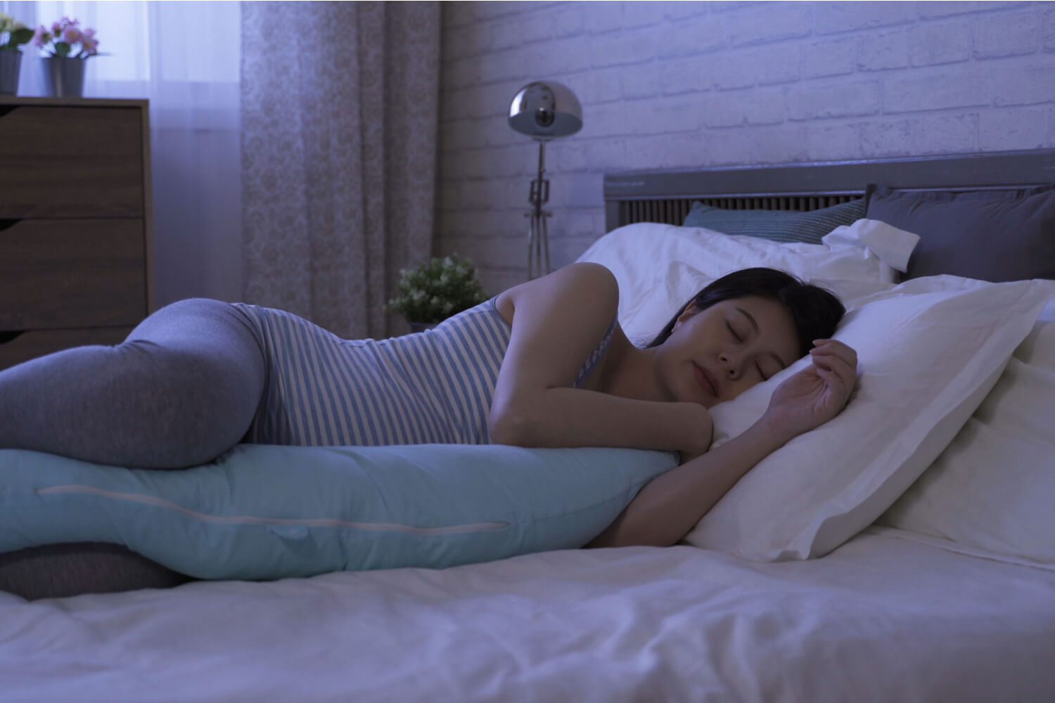 pregnant women sleeping