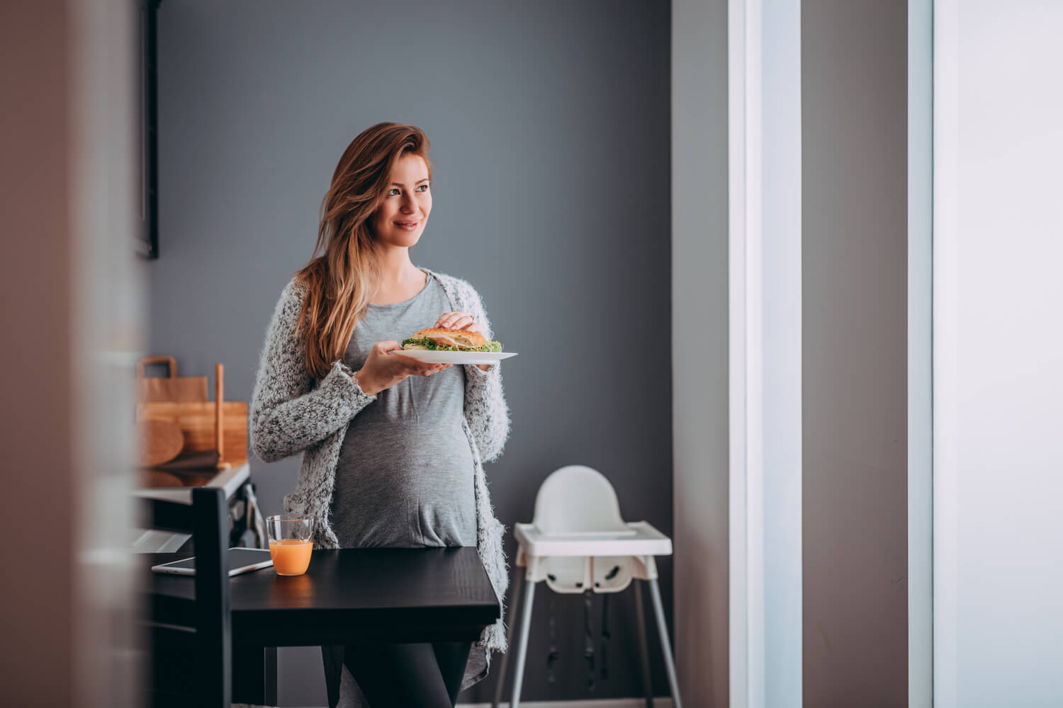 pregnant woman eating