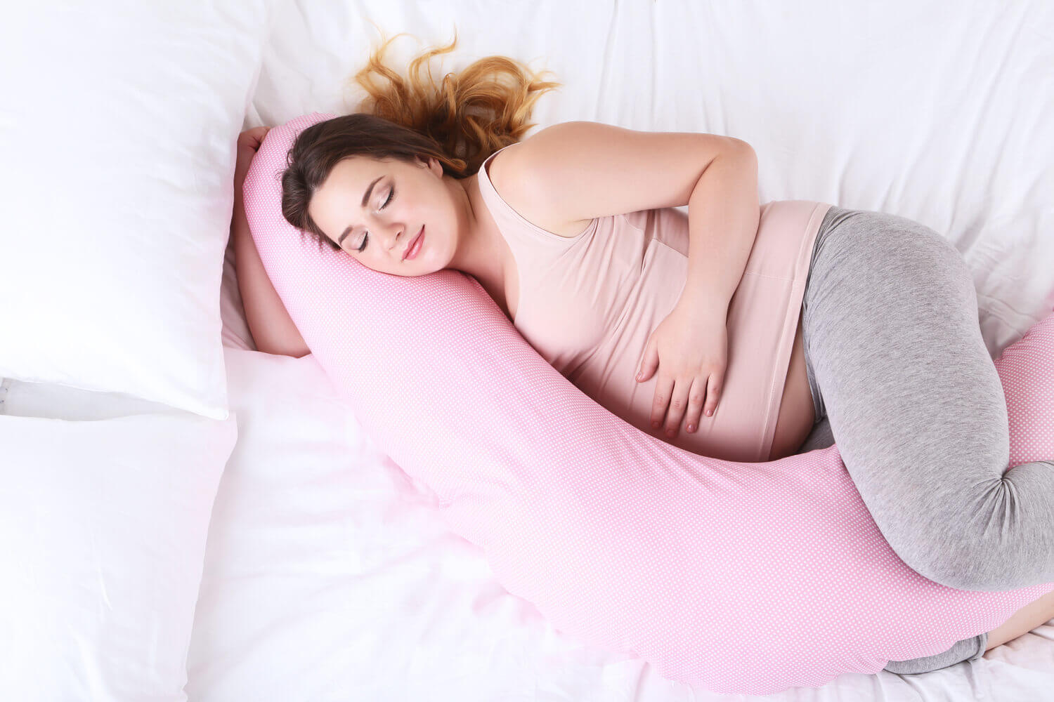 pregnant women sleeping in pillow