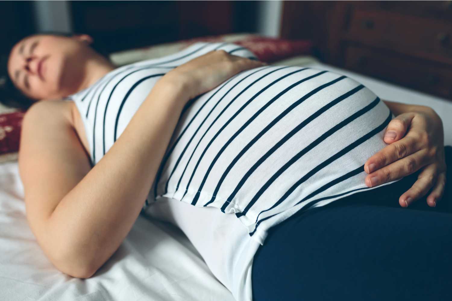 pregnant women lying on back