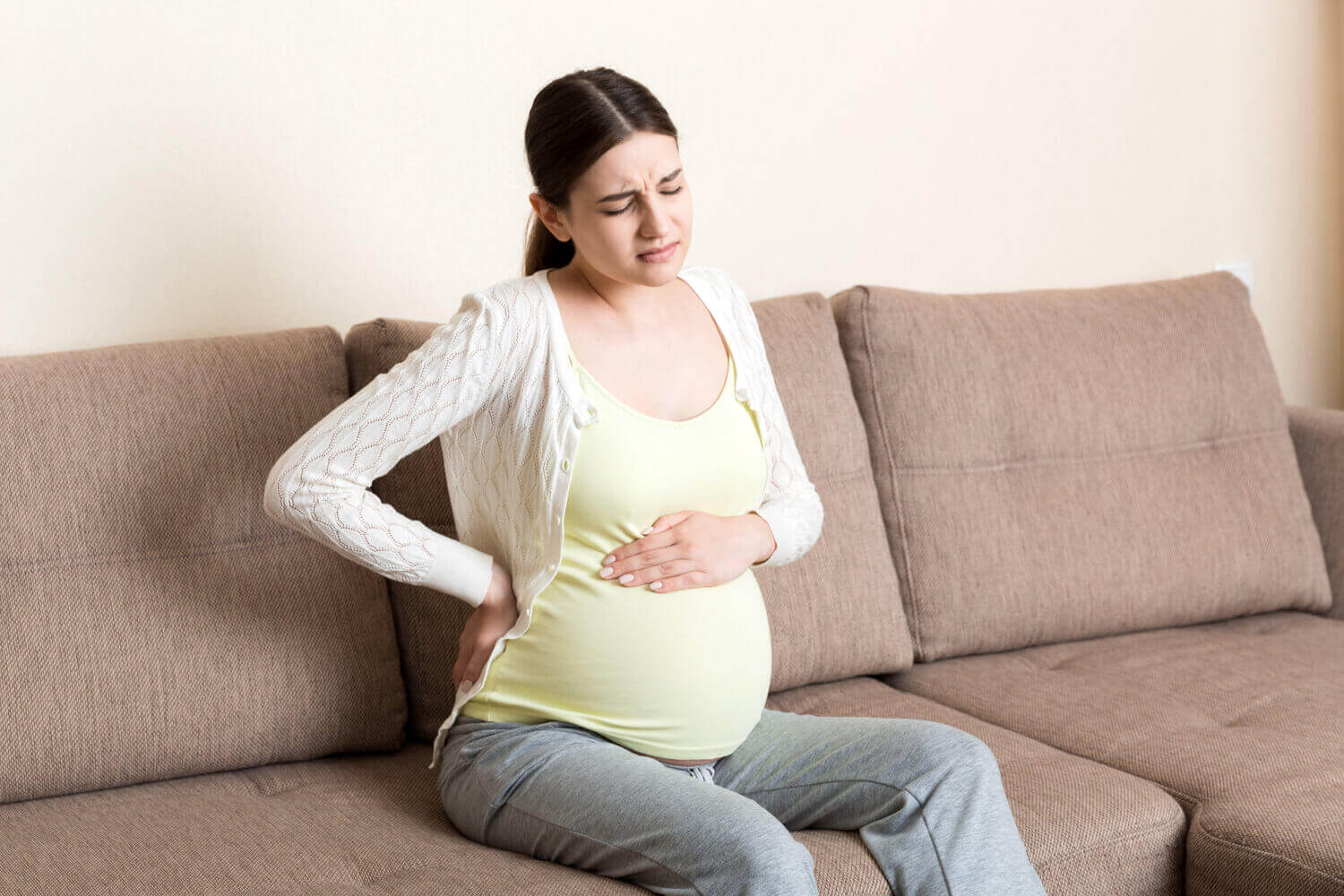pregnant women in sofa