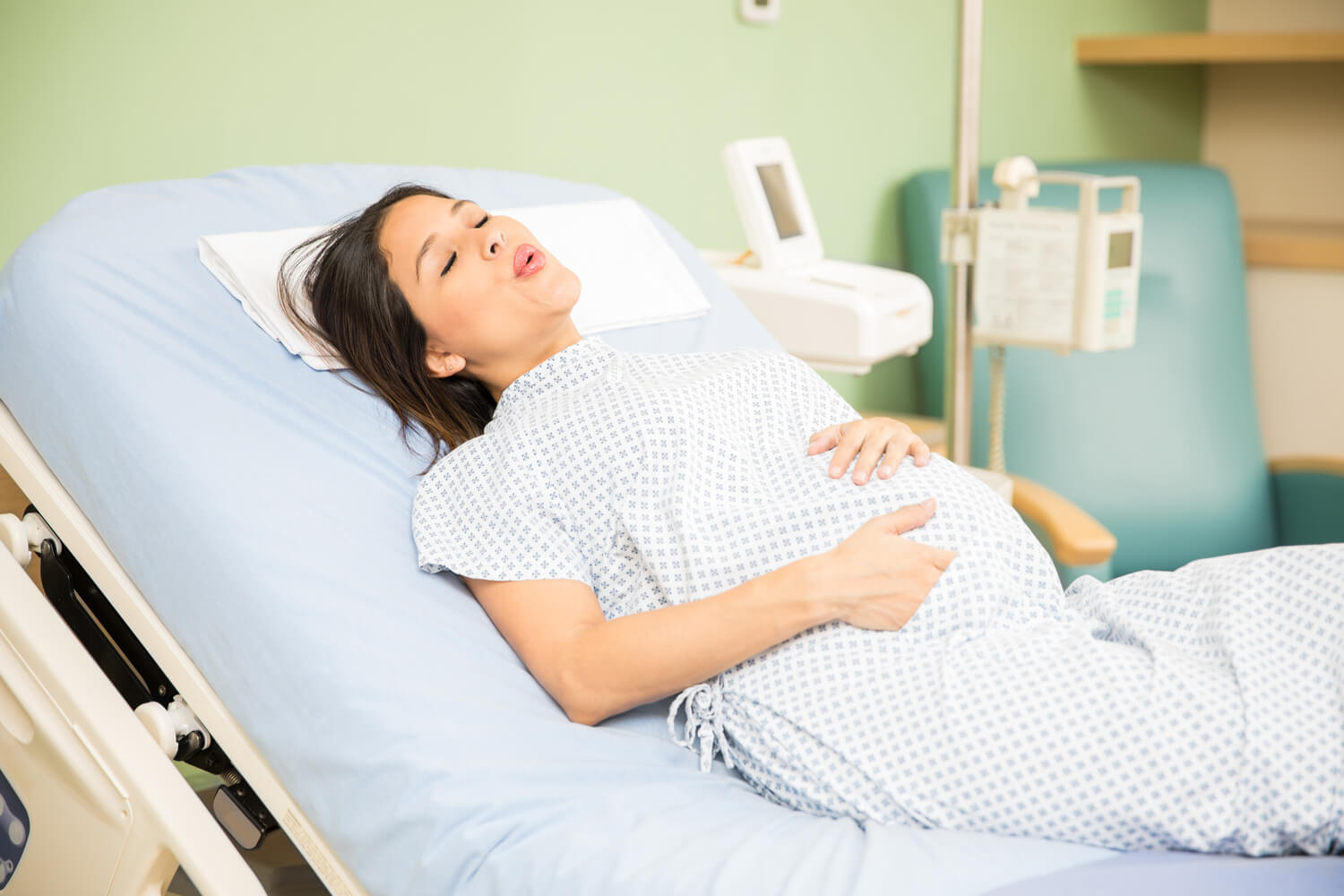 pregnant women in labor
