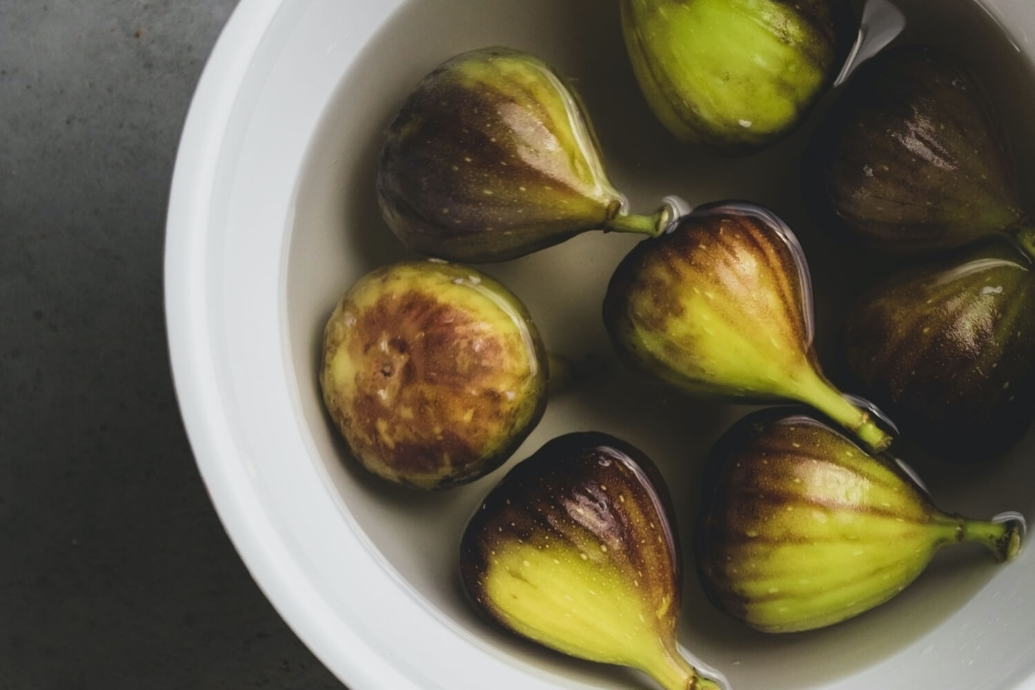 figs soaked in water
