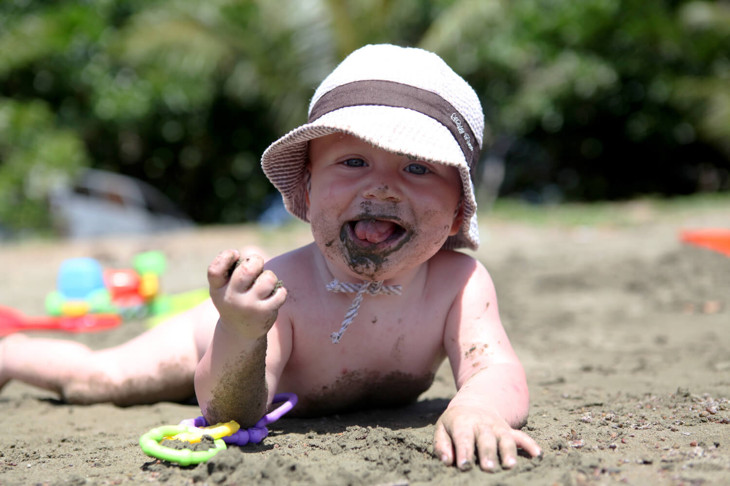 kid eating sand -PICA