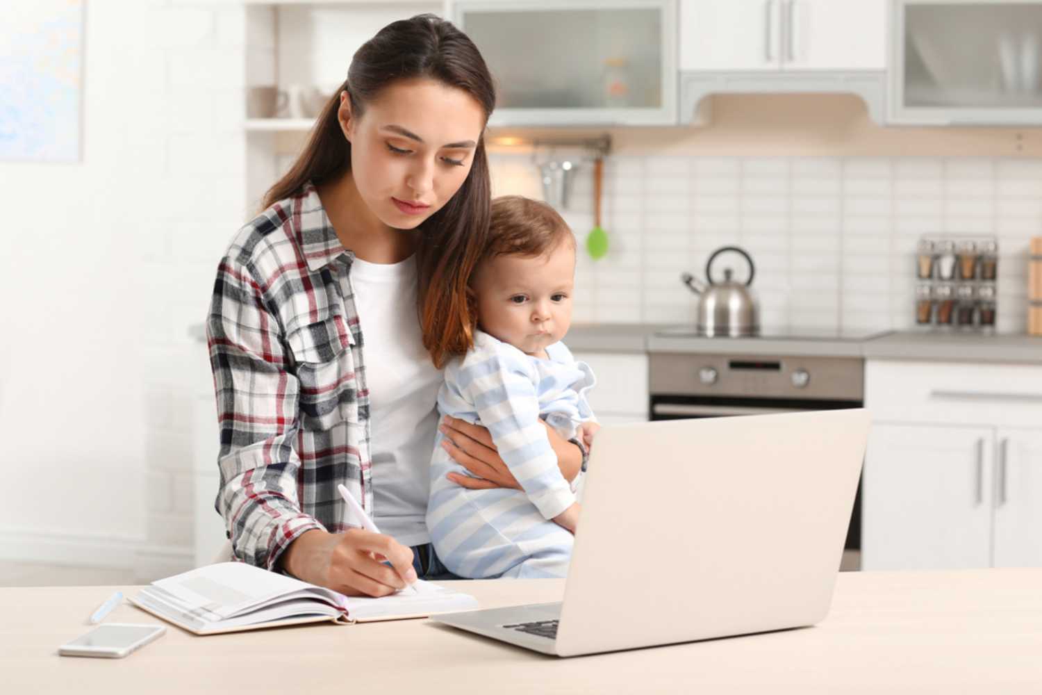 7 Tactics Every Working Mom Should Employ To Balance Work and Family