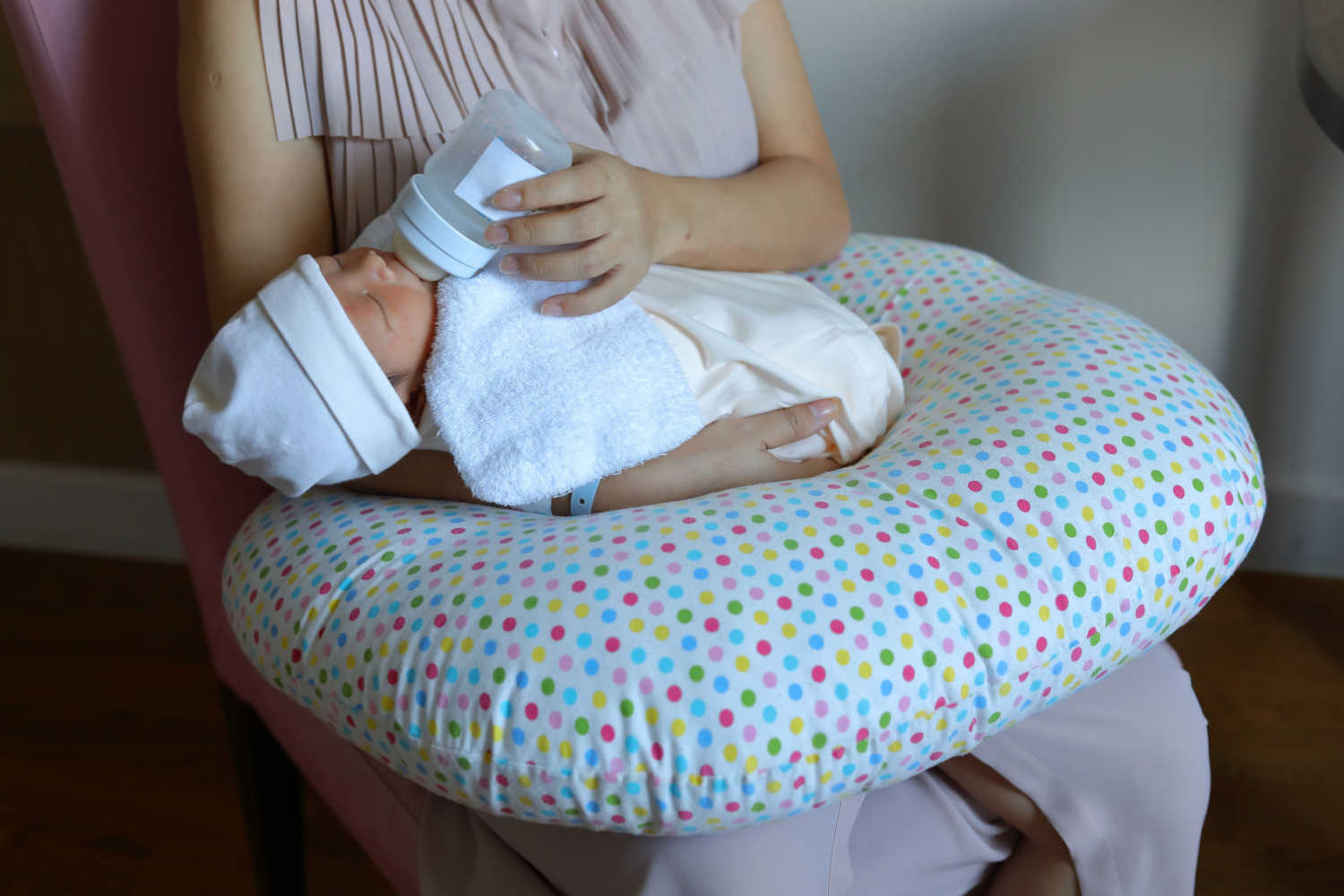 How Good Is Investing In A Feeding Pillow? Being The Parent