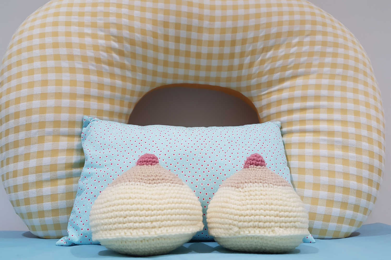 How Good Is Investing In A Feeding Pillow? Being The Parent