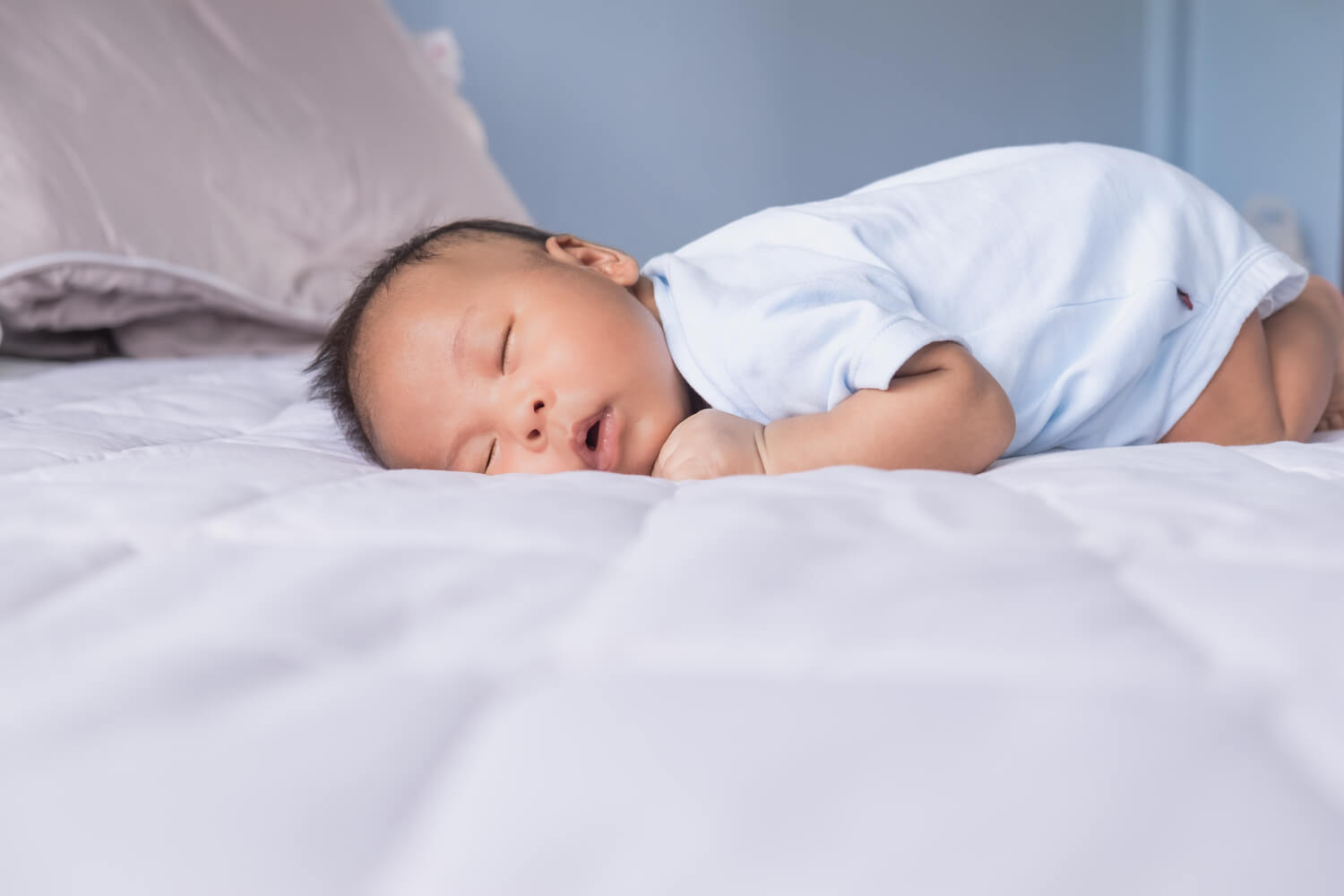baby with sleep apnea sleeing