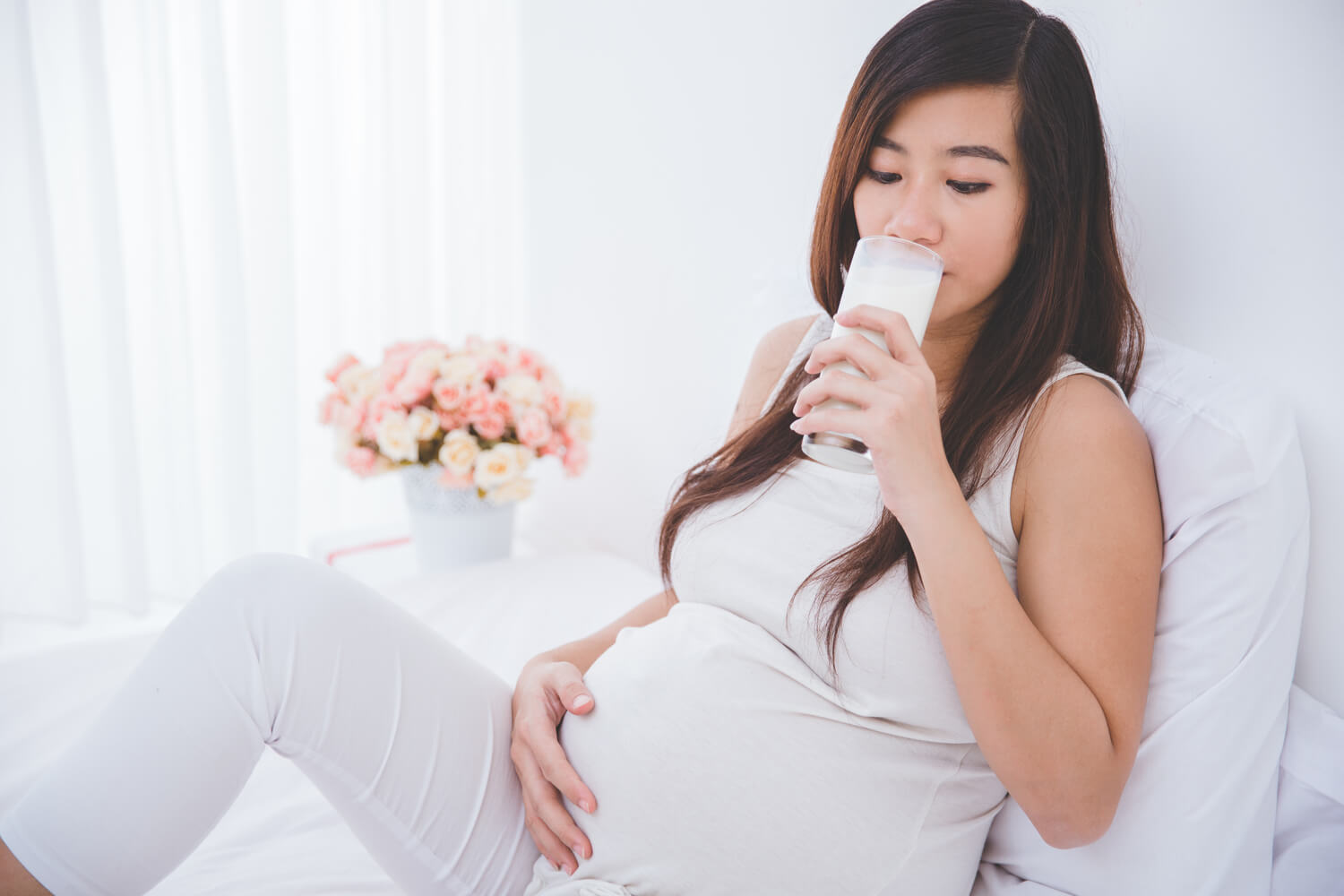 pregnant women drinking soy milk