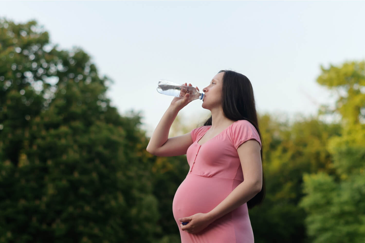 pregnant women drinking bottled water