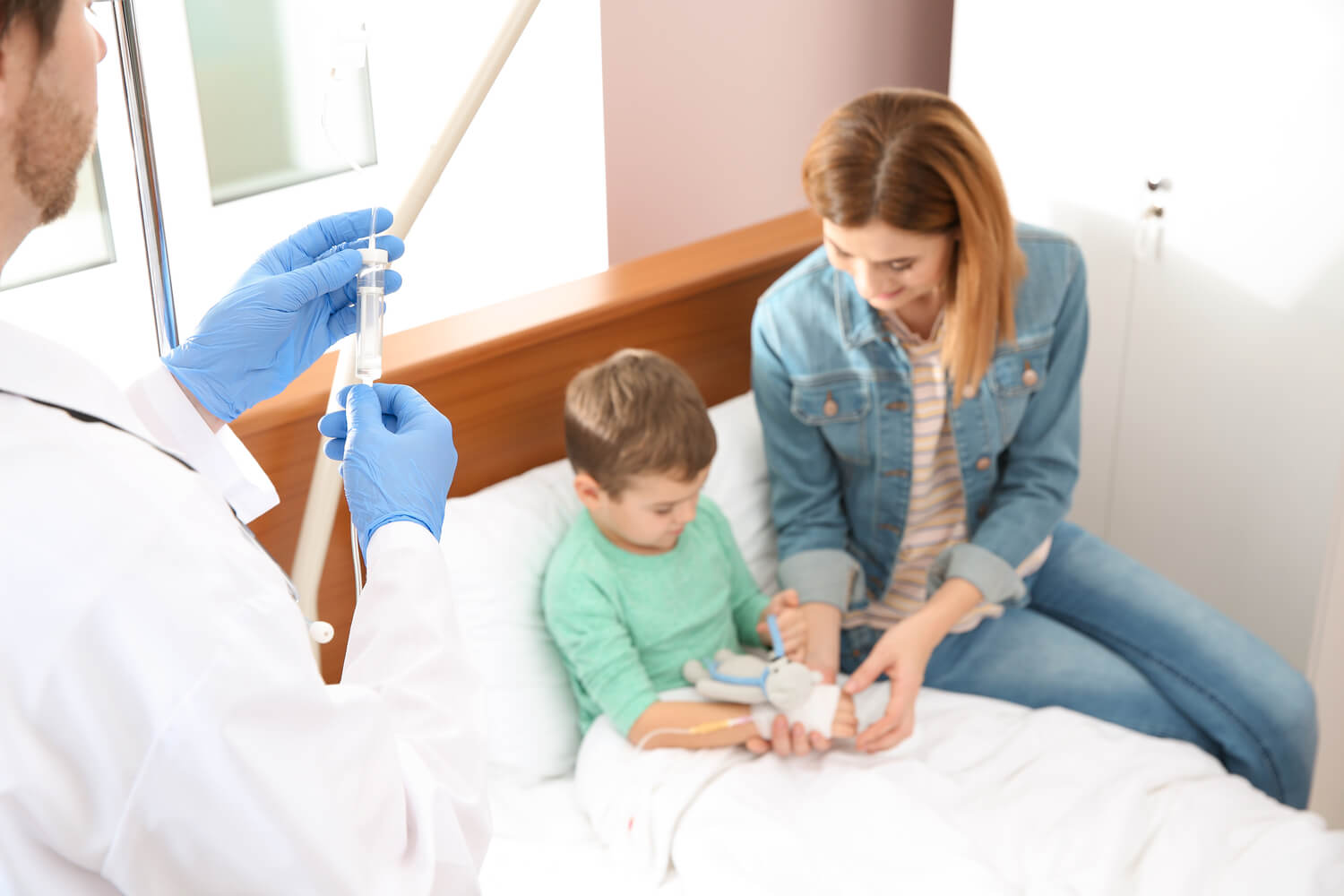 nurse giving IVIg for child with mother