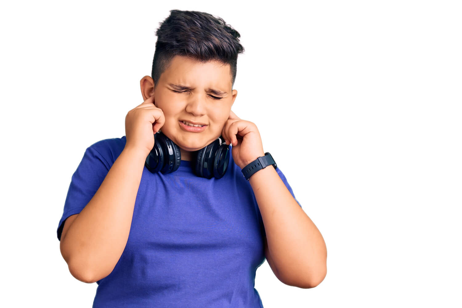 kid having ear pain due headphone usage