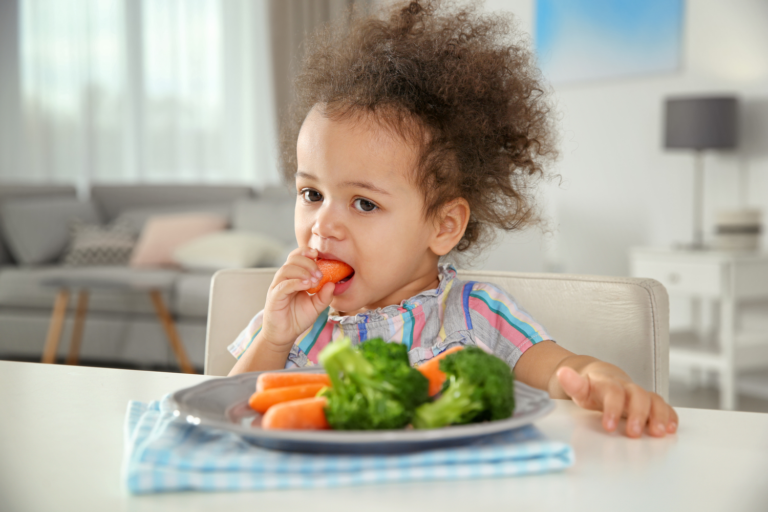 kid eating raw vegatable