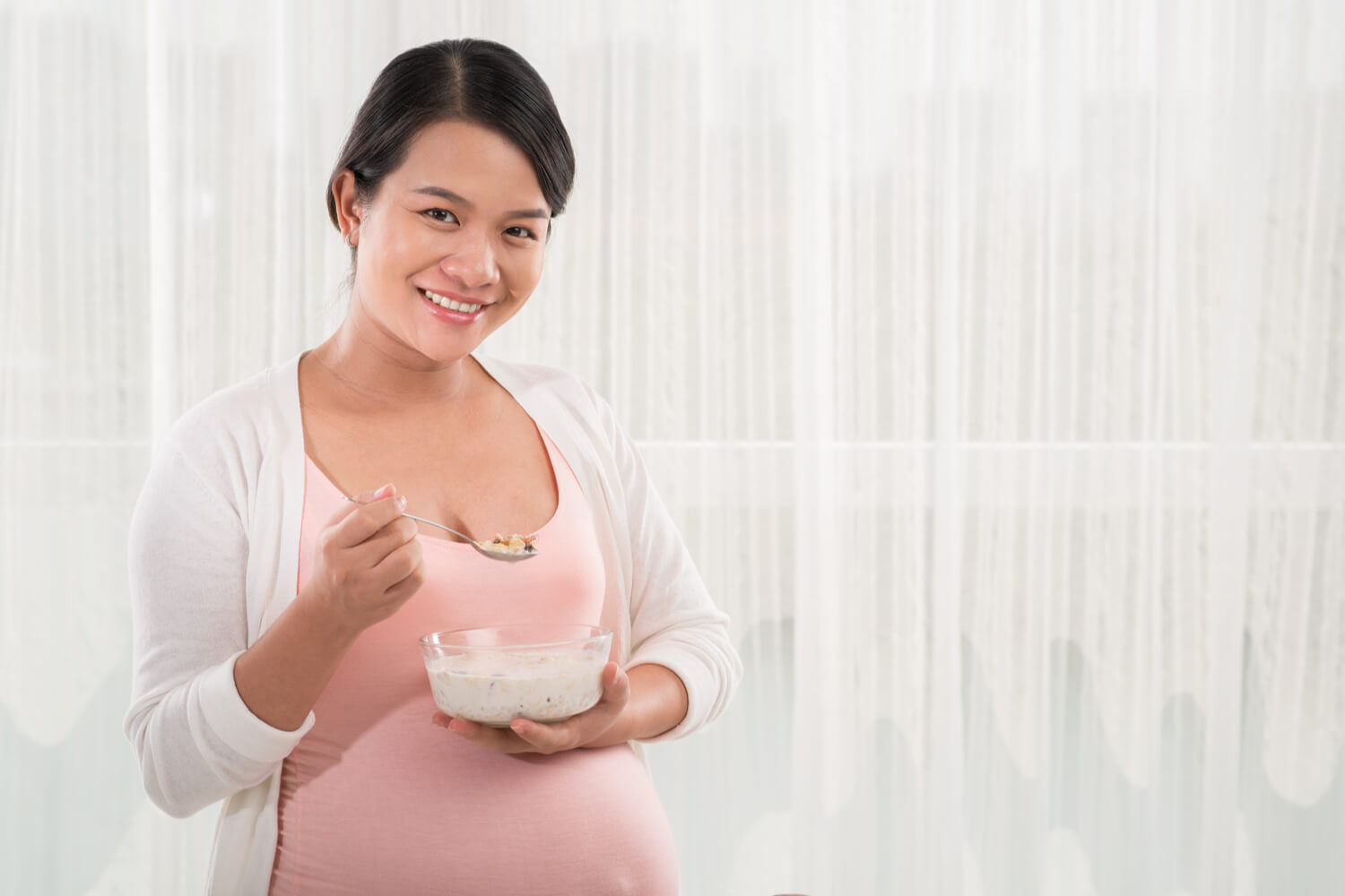 pregnant women eating kheer