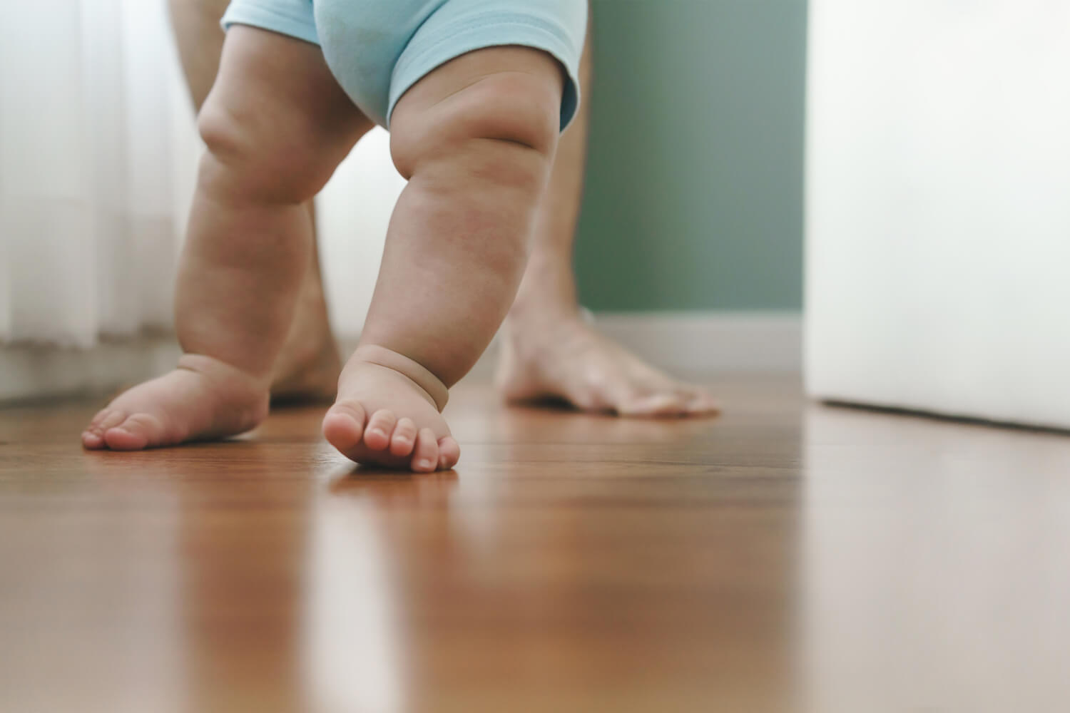 Stepping Reflex in Babies Everything You Need to Know Being The Parent