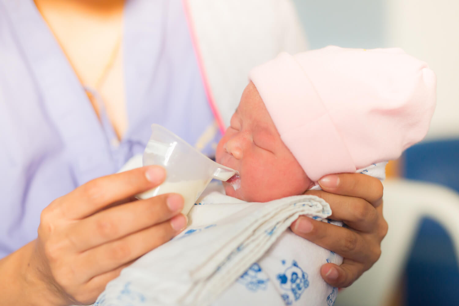 Spoon Feeding a Newborn Why Should You Consider It? Being The Parent