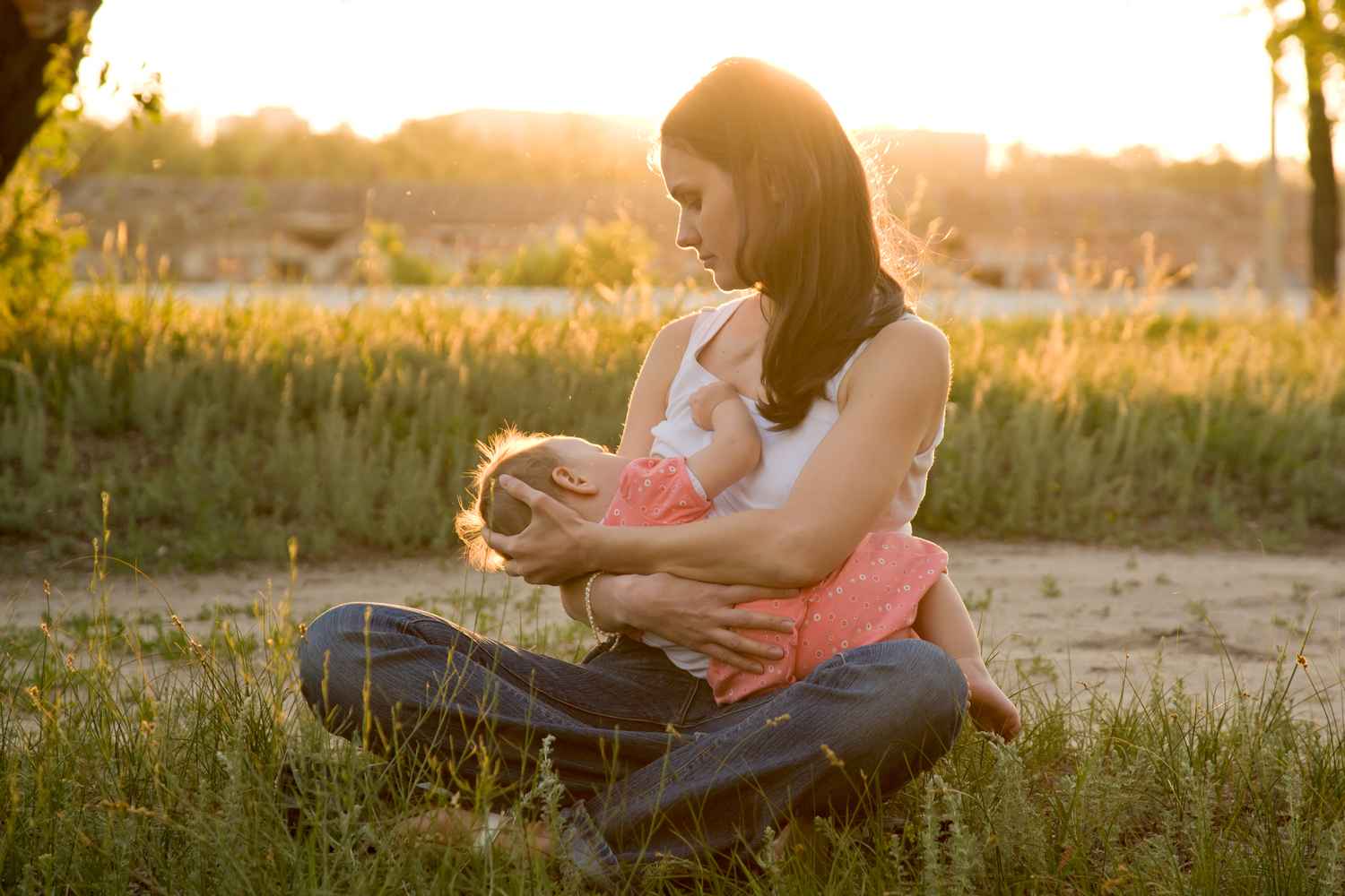 Sunlight For Babies Benefits And Precautions to Take Being The Parent