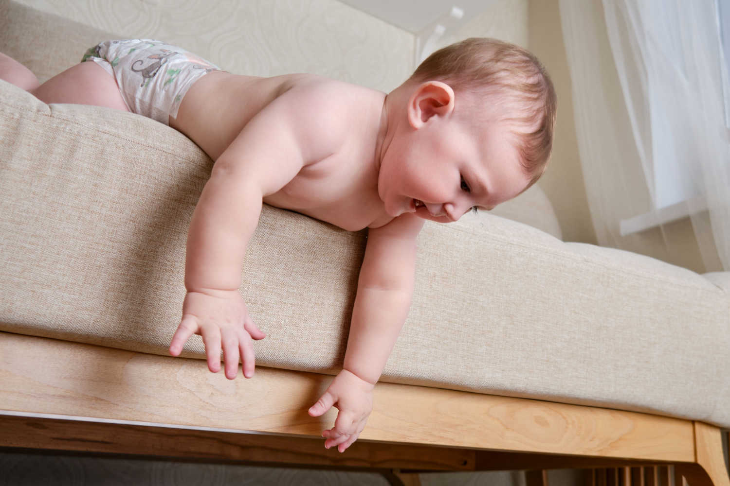 baby fall from sofa
