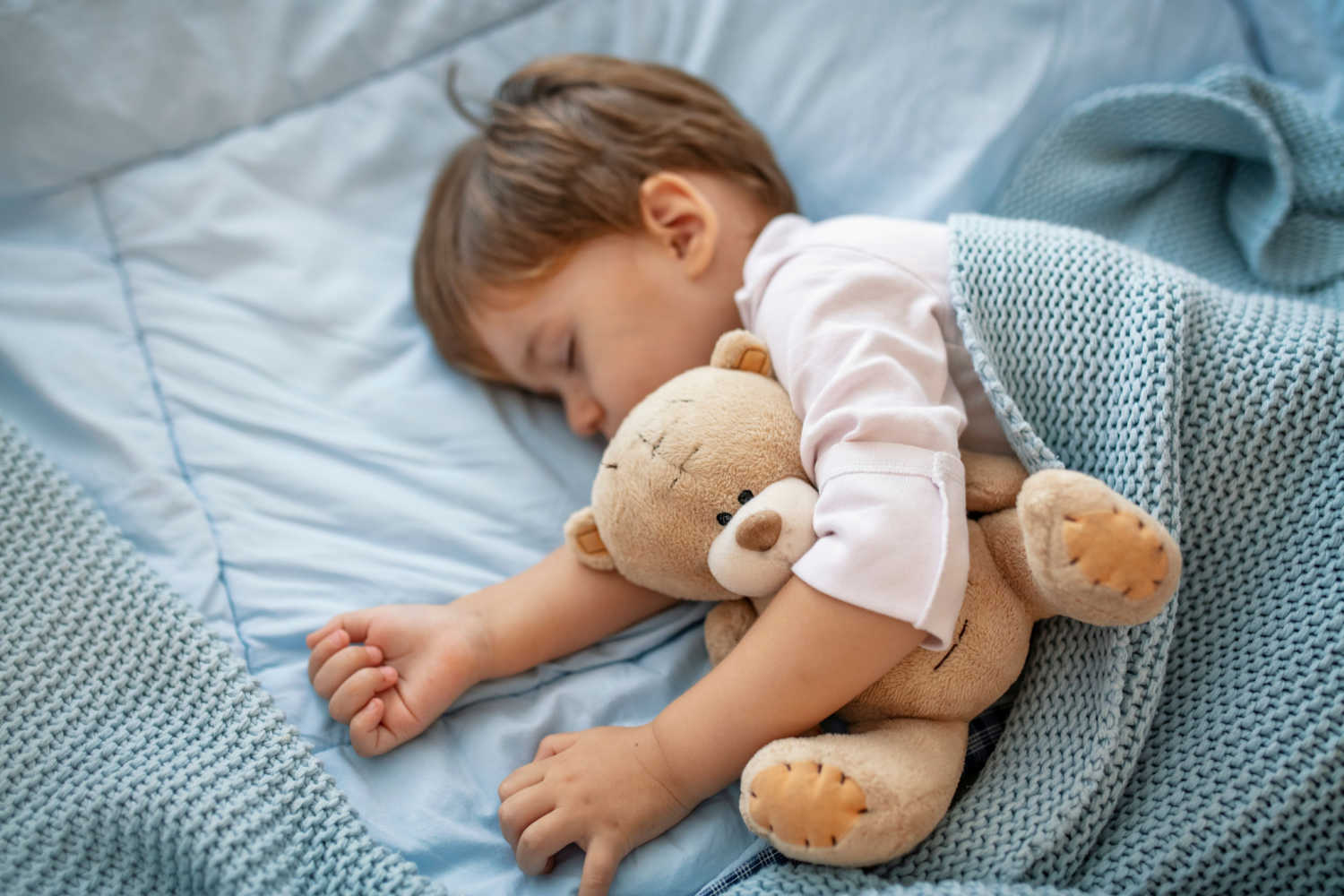 At What Age Can A Baby Sleep With A Blanket