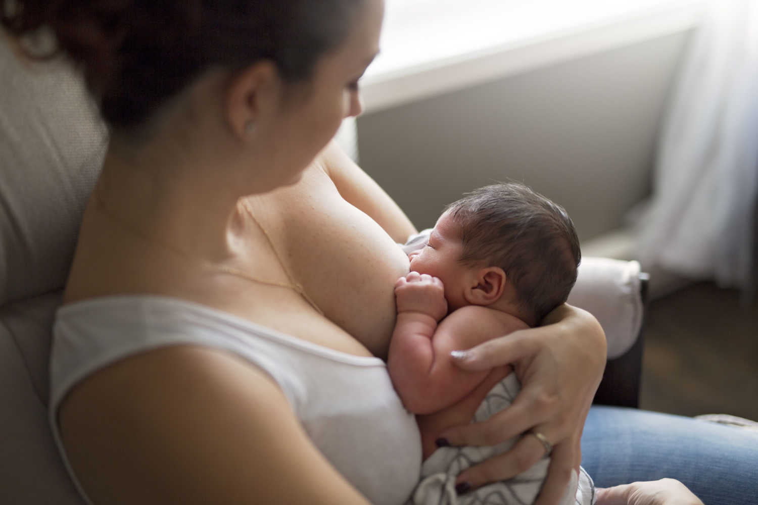Should I Wake My Sleeping Newborn to Feed?