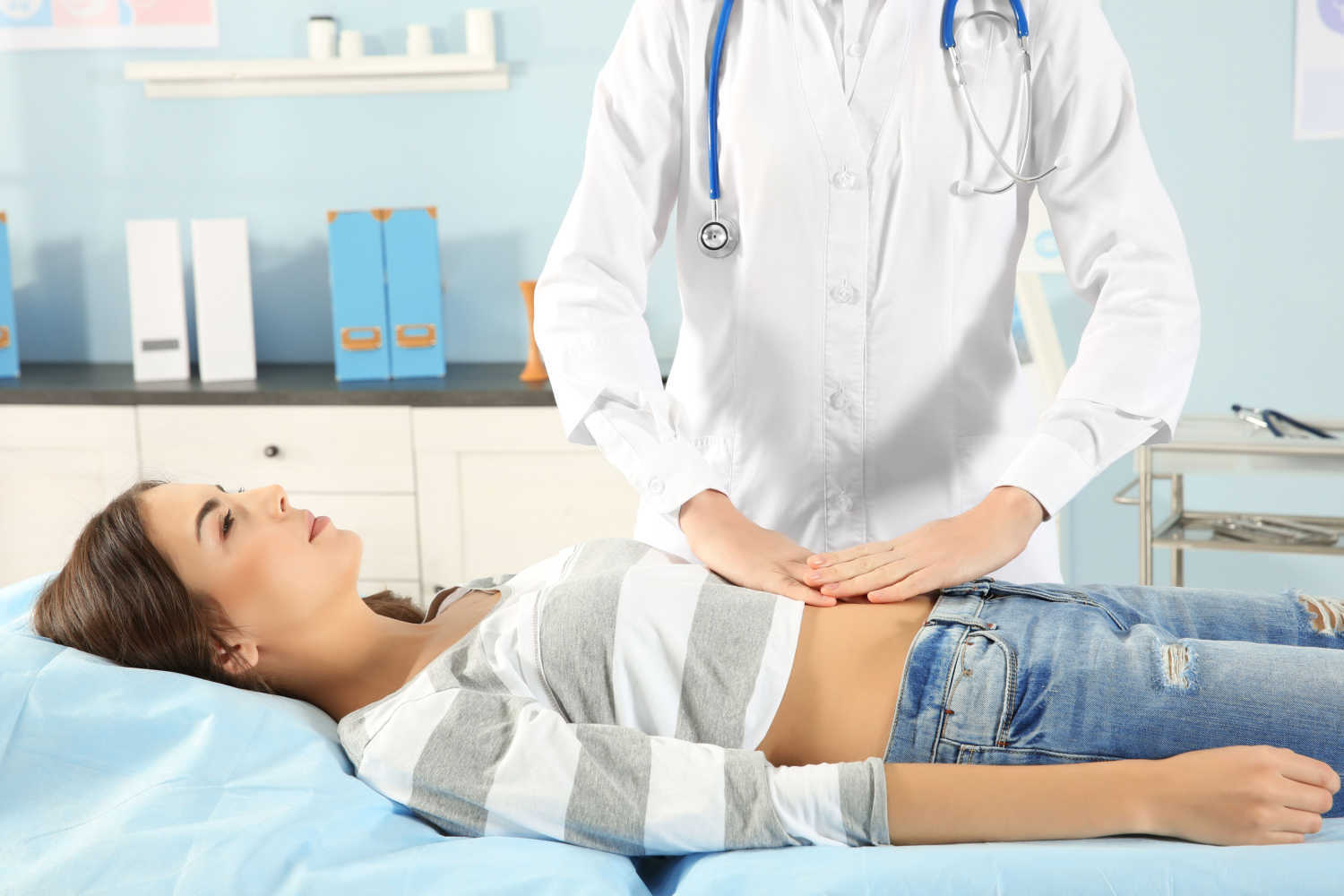 doctor physical examination of pregnant women