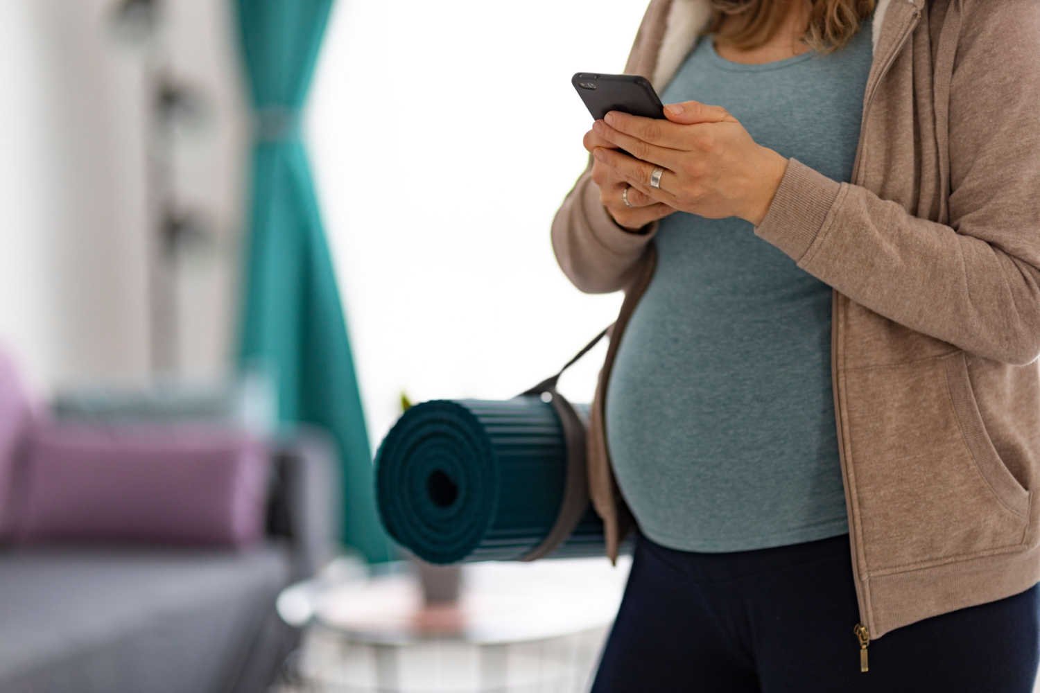 tips to choose prenatal yoga classes
