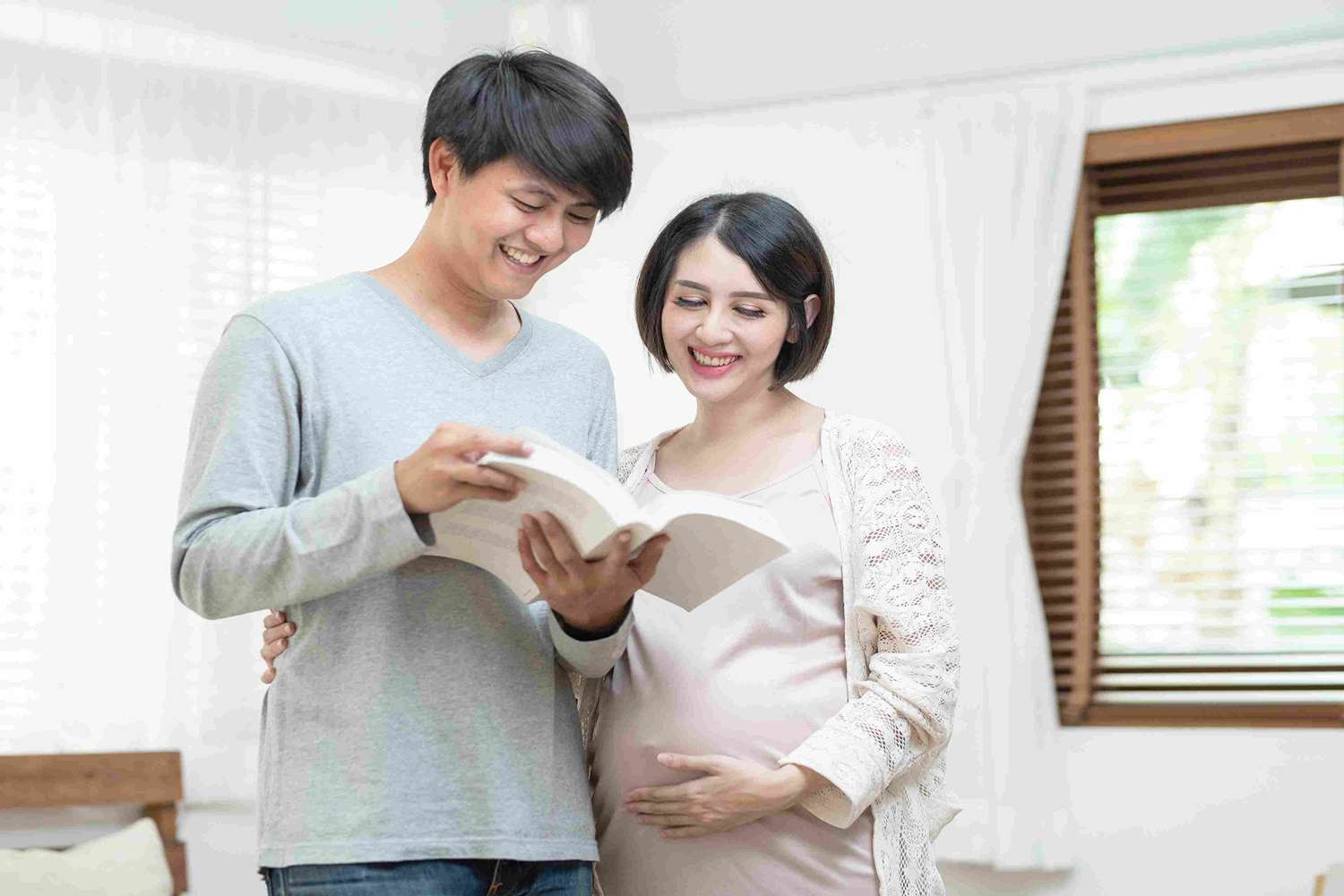 couple reading pregnancy and parenting book