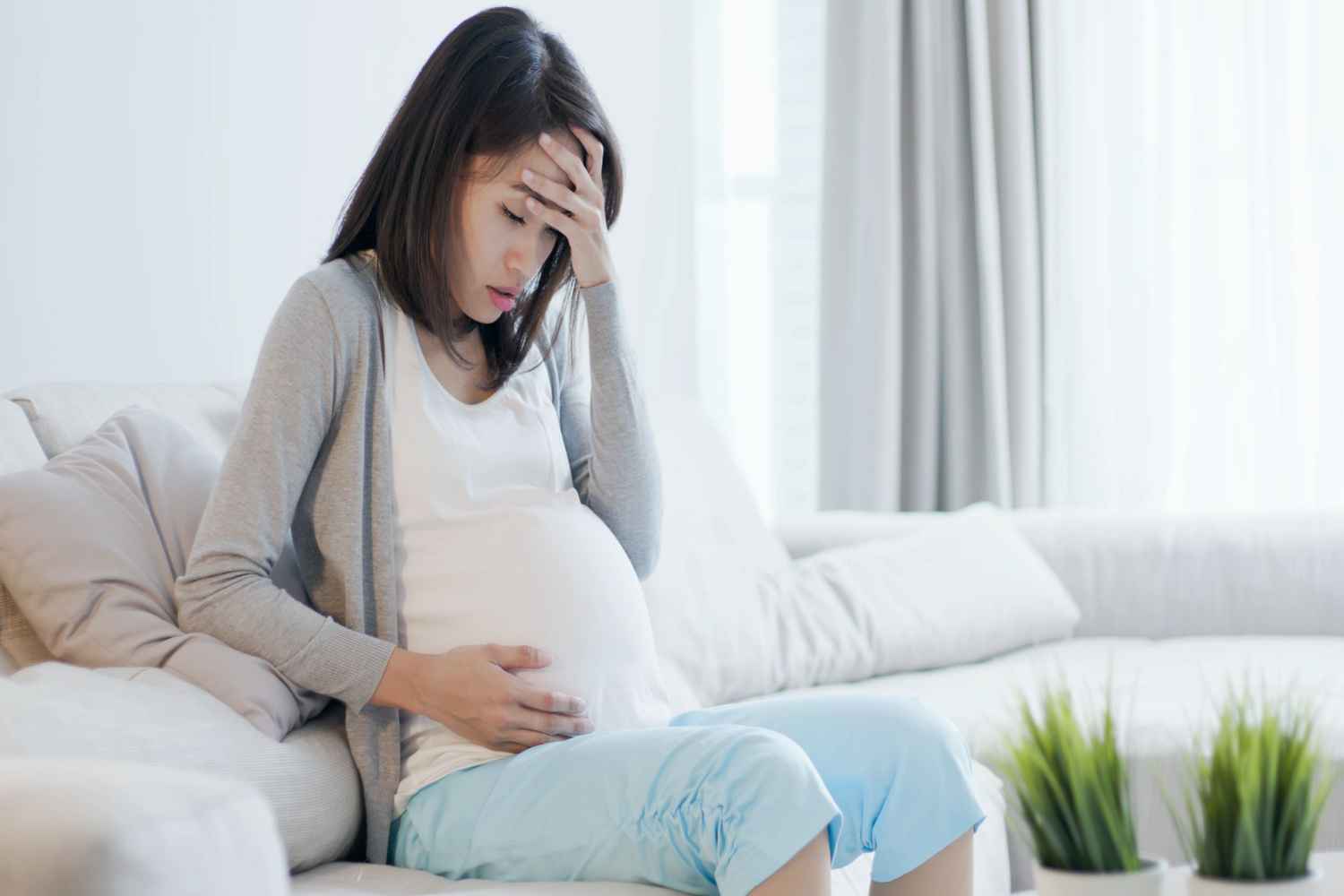 pregnant woman having body aches