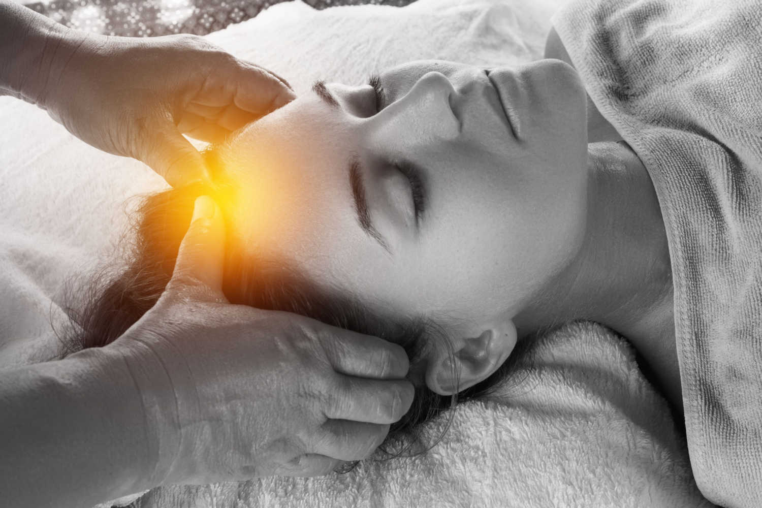woman getting acupressure