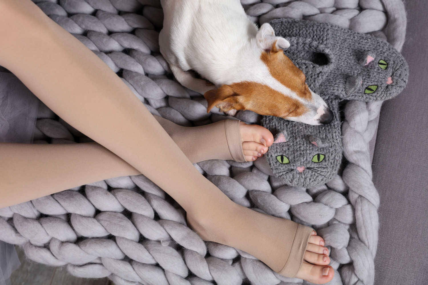 compression socks are one of the third trimester essentials
