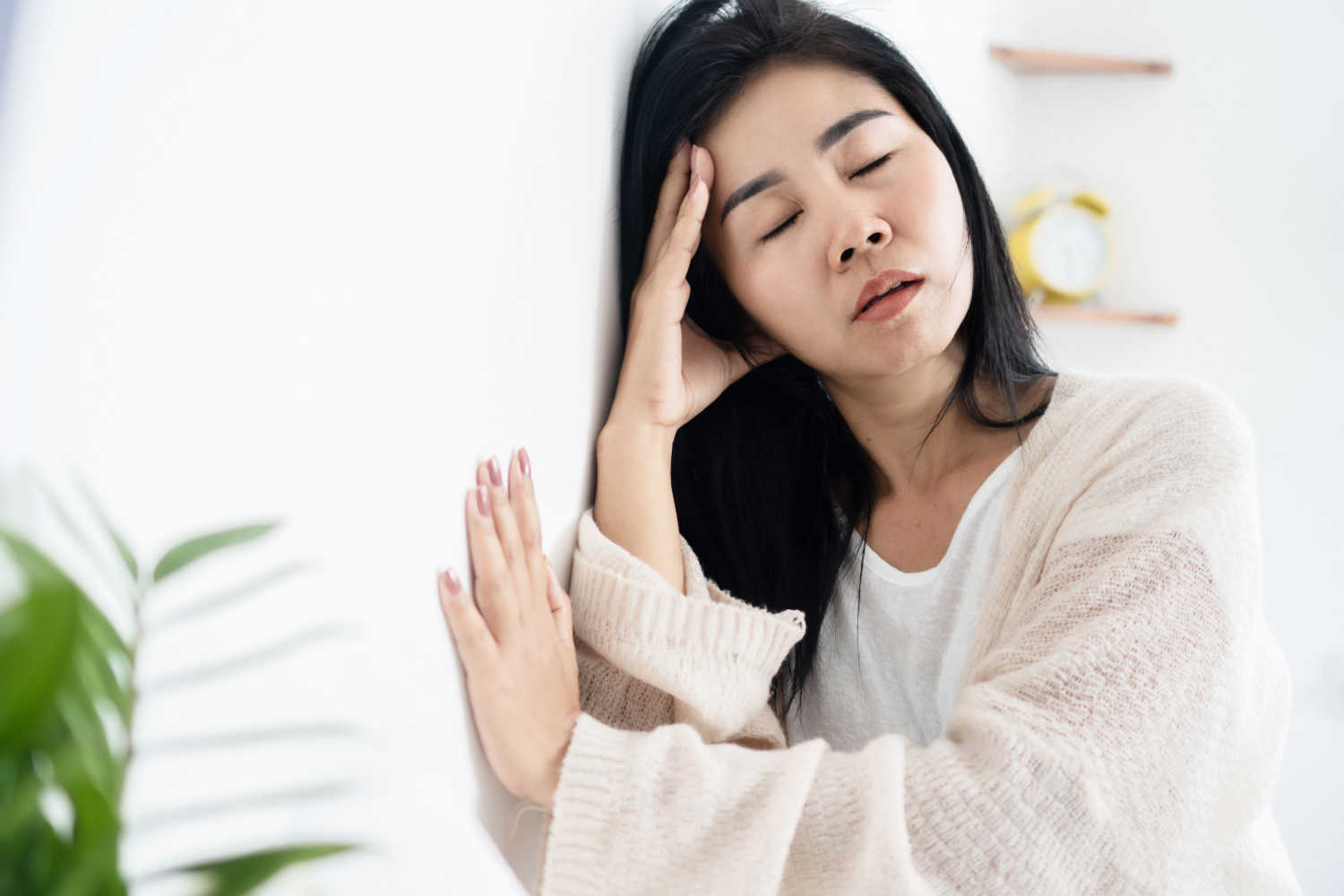woman feeling dizzy