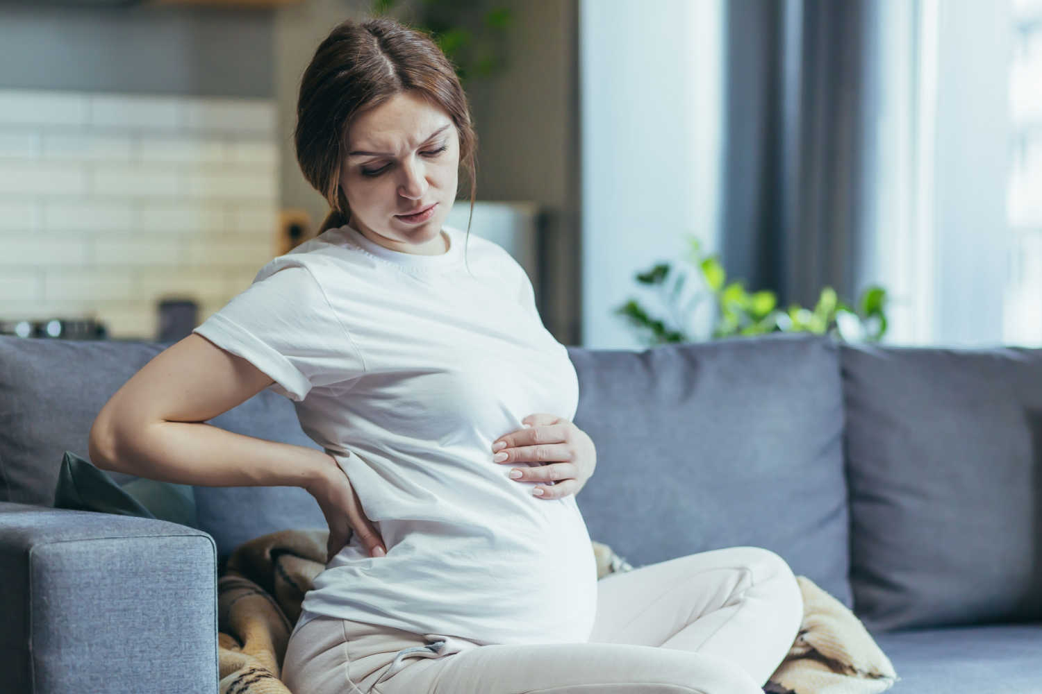 pregnant woman having back pain