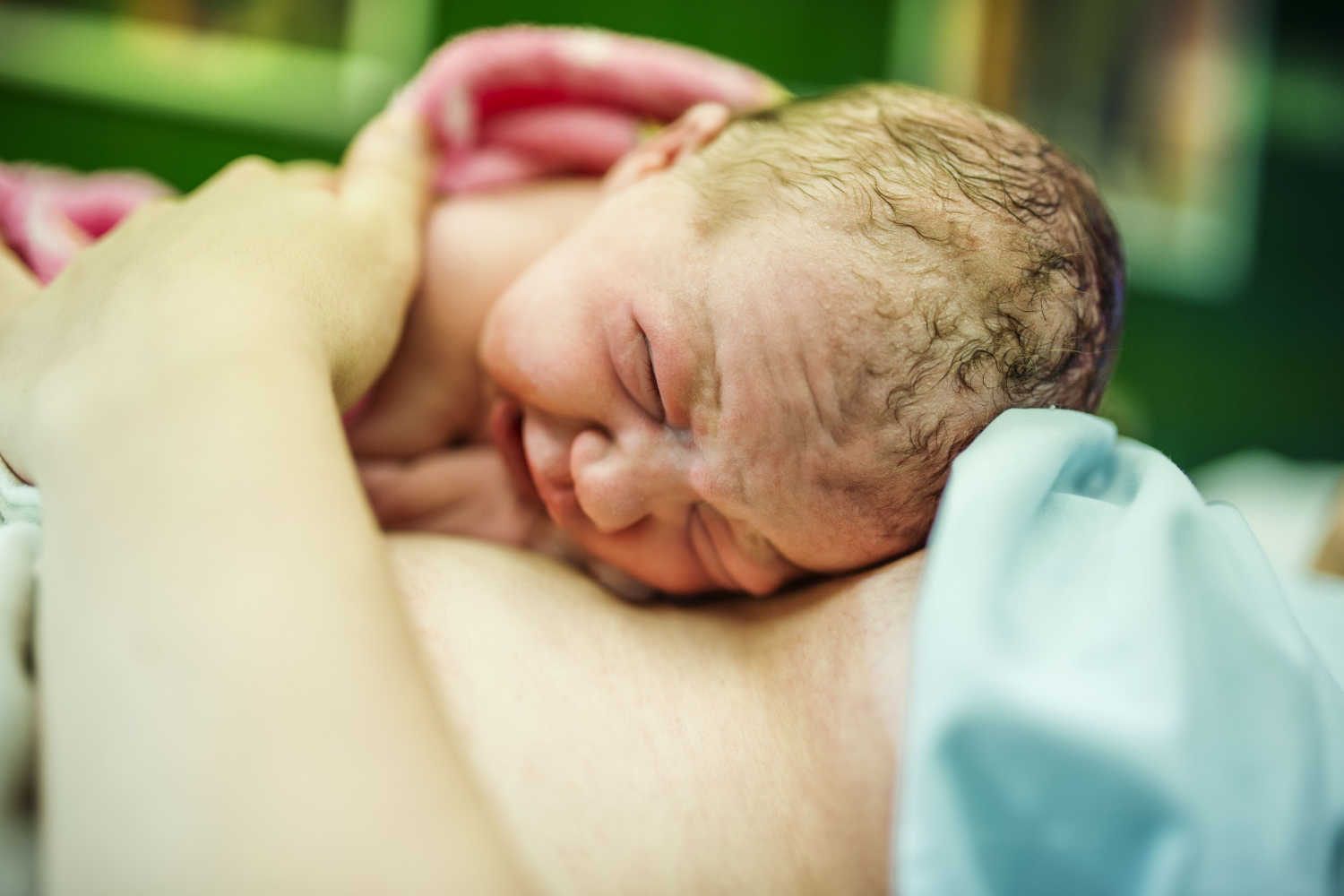 newborn skin to skin contact