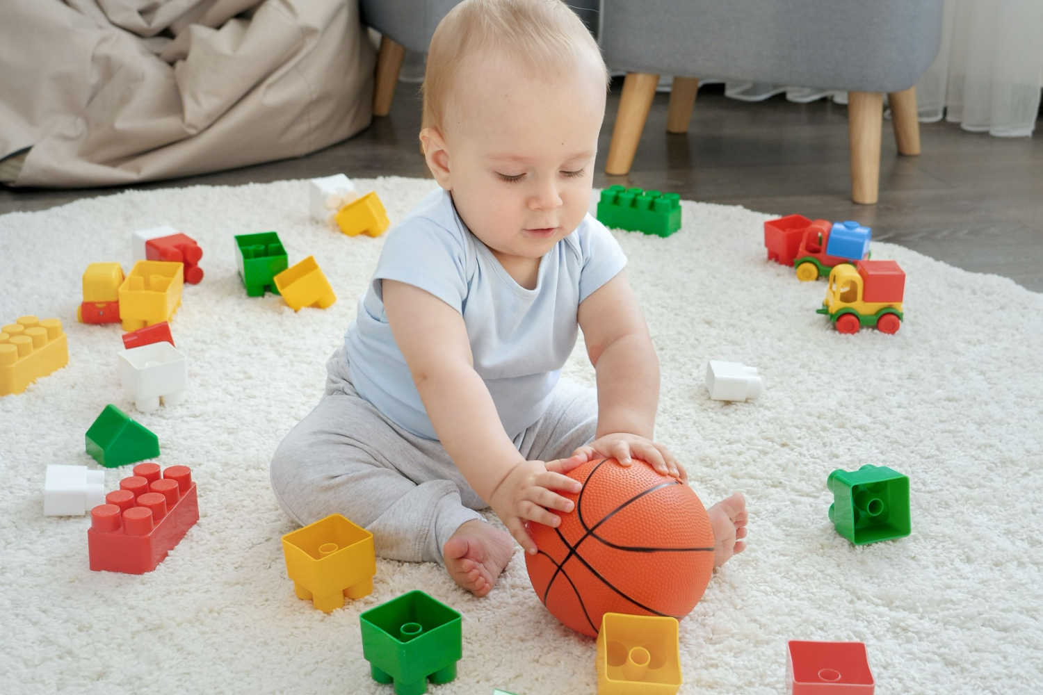 When Can a Toddler Start to Throw a Ball? Being The Parent