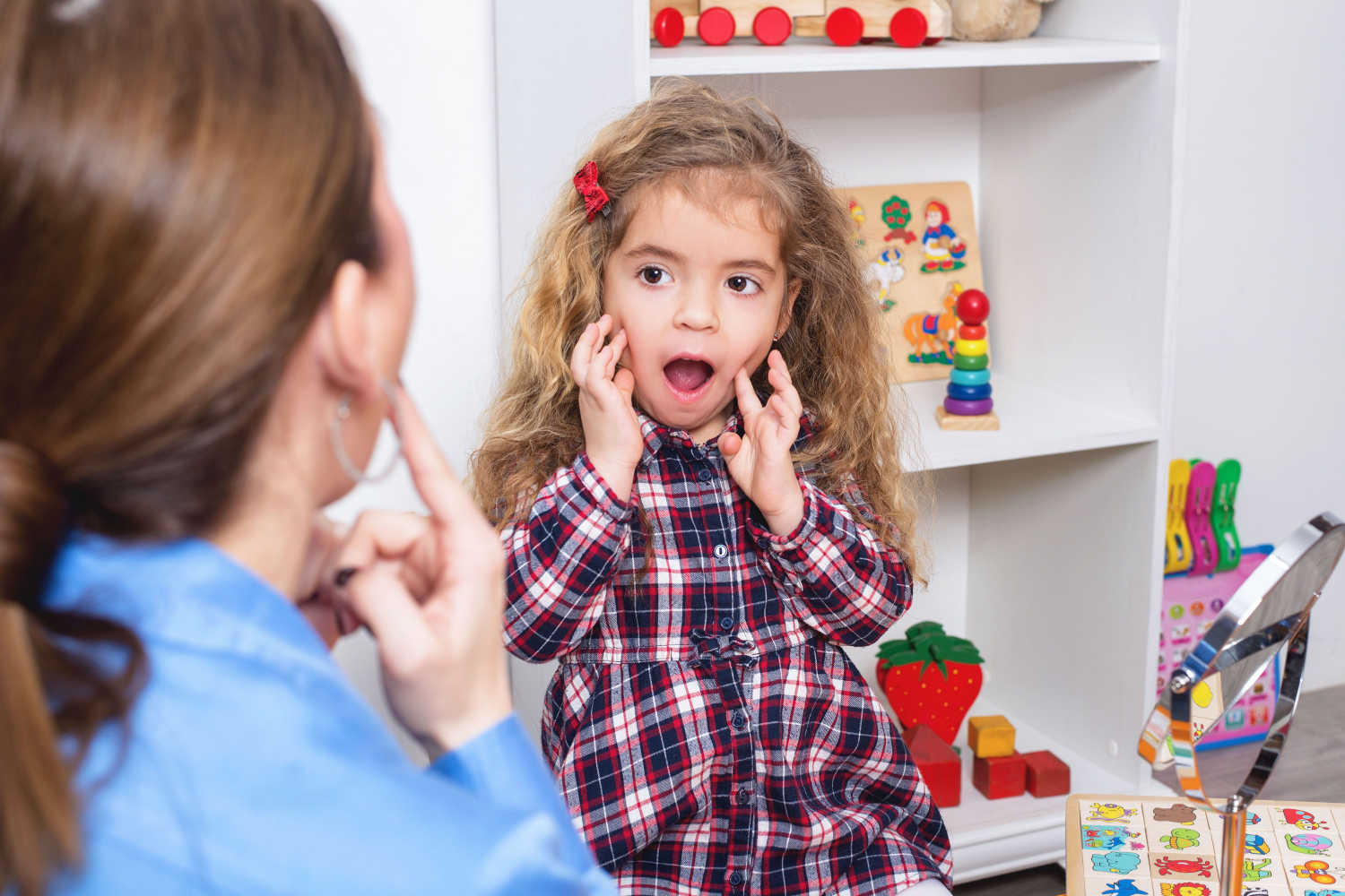 How is speech apraxia treated in toddlers