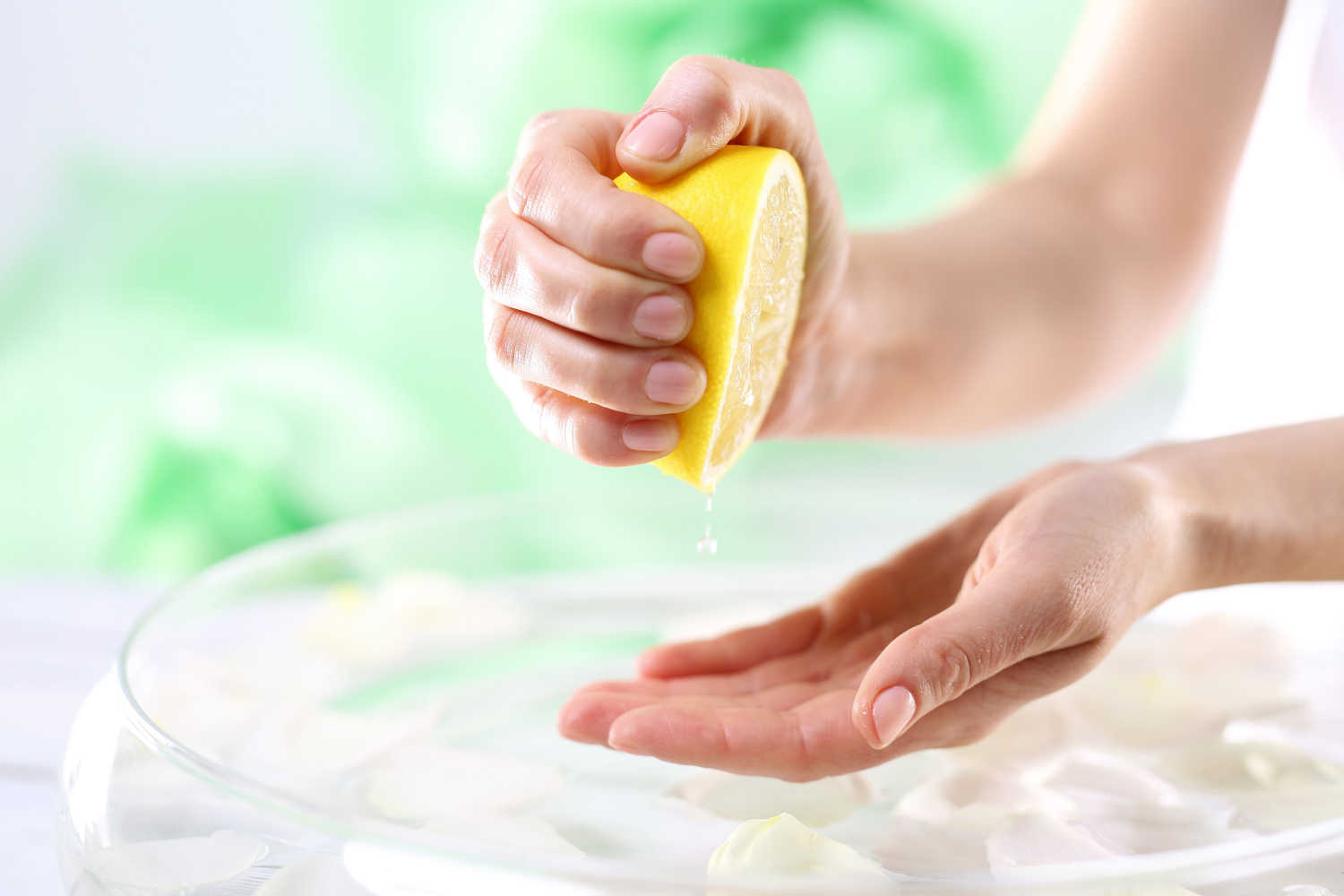 few drops of lemon juice to their bath water