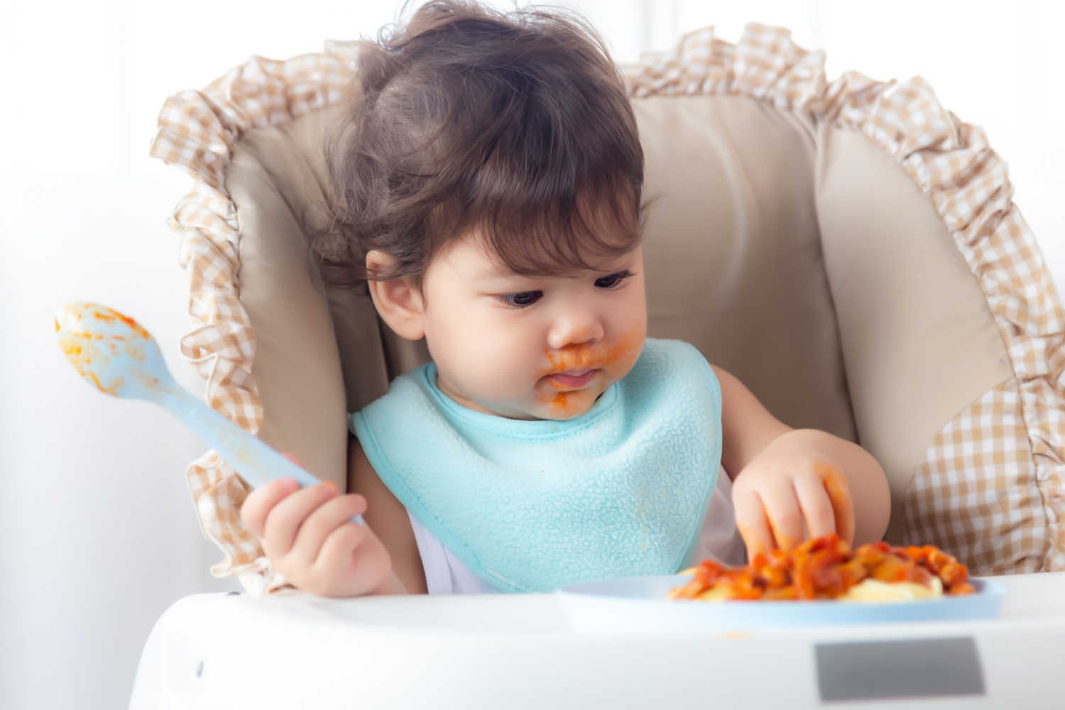 When Will Toddler Develop a Dominant Hand? Being The Parent