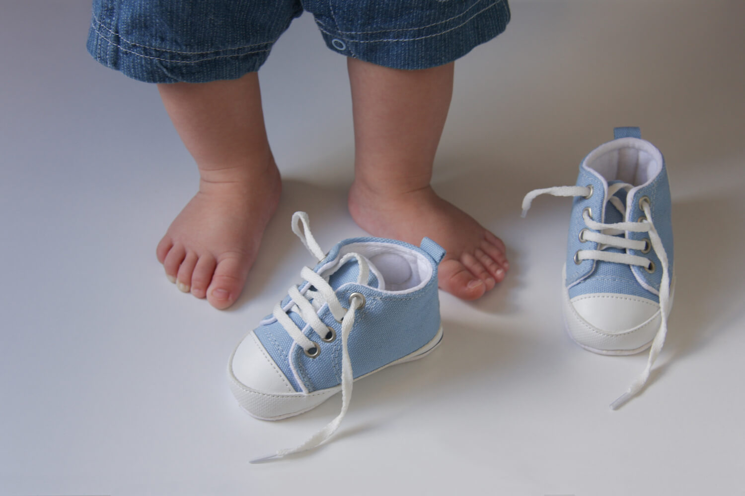 When Can Babies Start Wearing Shoes? - Being The Parent