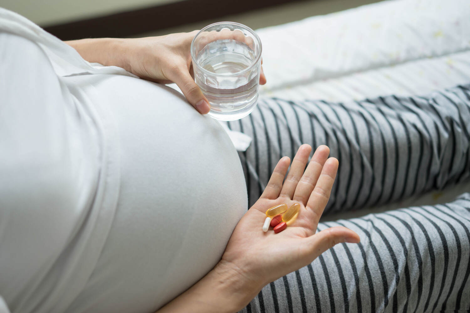 pregnant woman and supplements